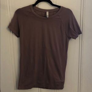 Athleta Momentum Tee in Flora Mauve - like new